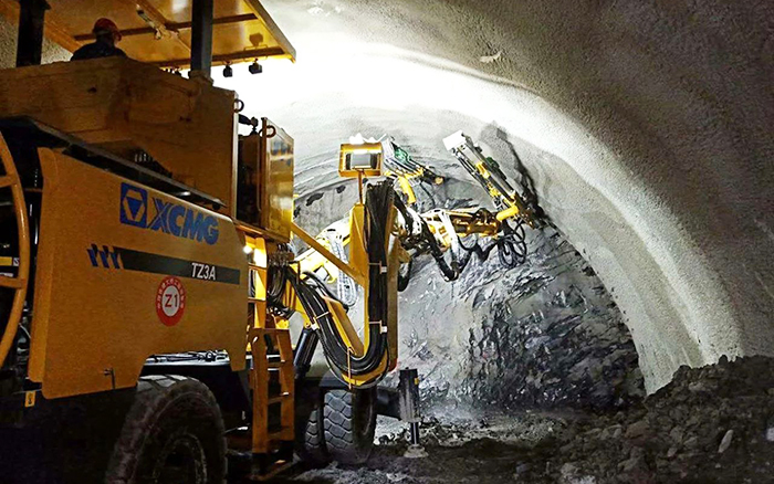 打通天險，徐工鑿巖臺車開進“地質(zhì)博物館”