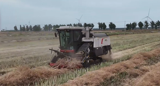 XR720 履帶式谷物聯(lián)合收割機，豐收季舒適又省心