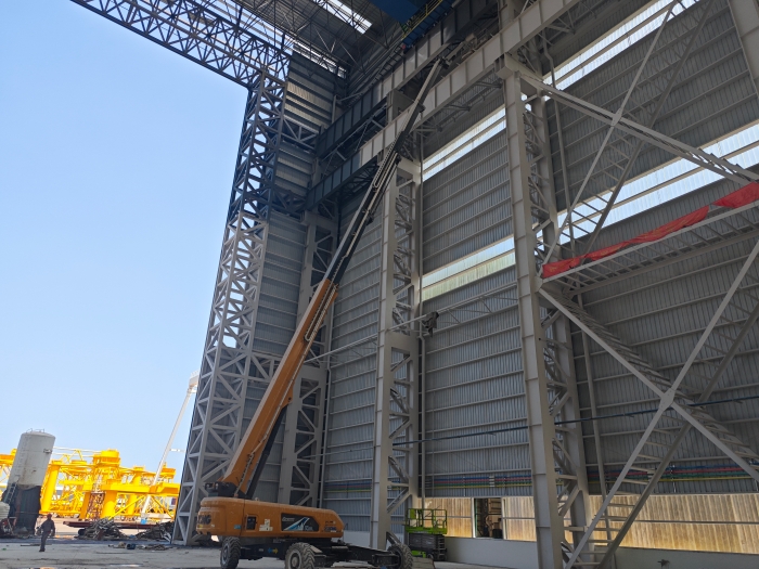52米“巨臂”顯神通！徐工純電動高空作業(yè)平臺高效攻堅(jiān)藍(lán)水海洋車間擴(kuò)建