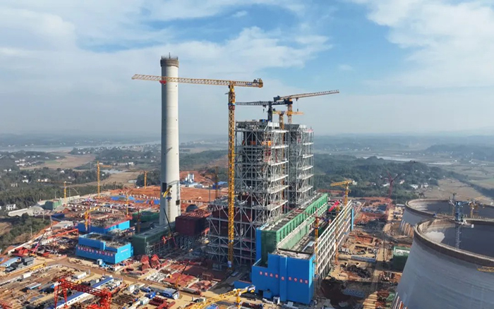 徐工XGT3100-160S超大塔助建大唐華銀株洲百萬火電項(xiàng)目